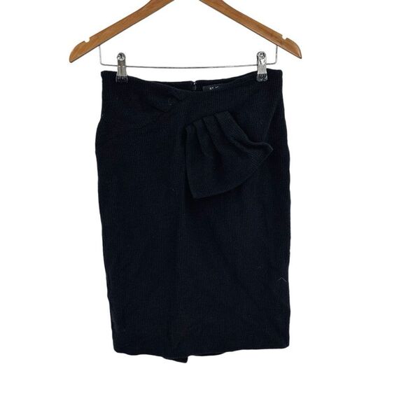 St. John black knit skirt with fabric detail size 8 - Picture 4 of 7